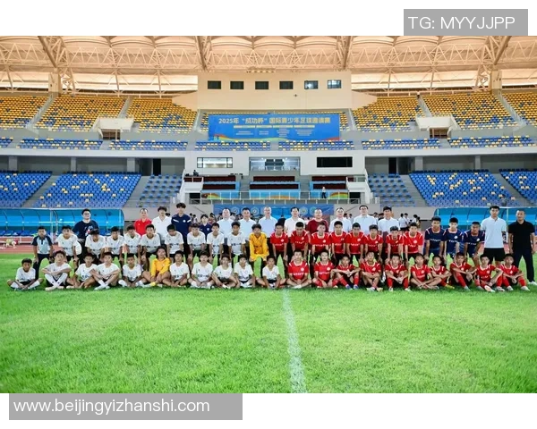 四川足球明星队展现风采助力地方足球发展与青少年培养